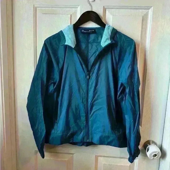 UNDERARMOUR women’s light weight raincoat, size small - Picture 1 of 4